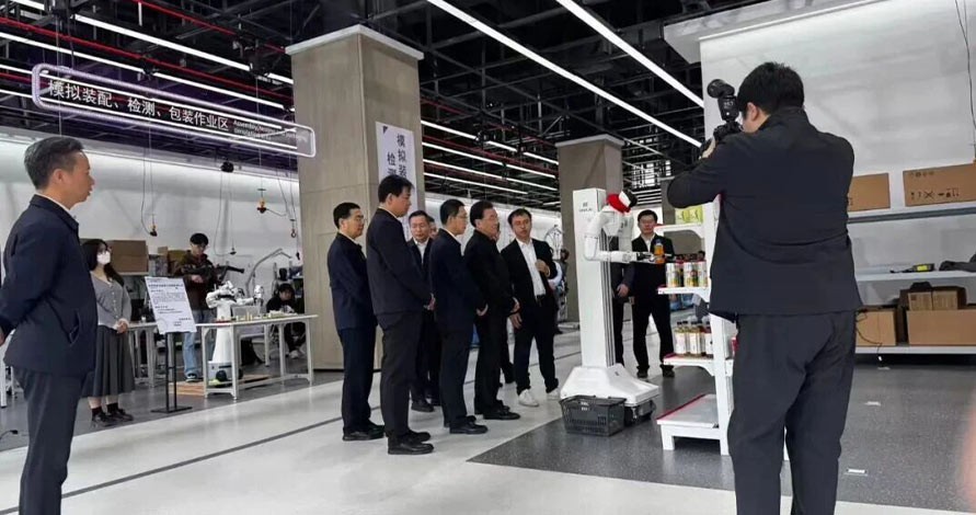 省委书记信长星调研苏州：聚焦具身智能发展，优理奇展示最新应用能力